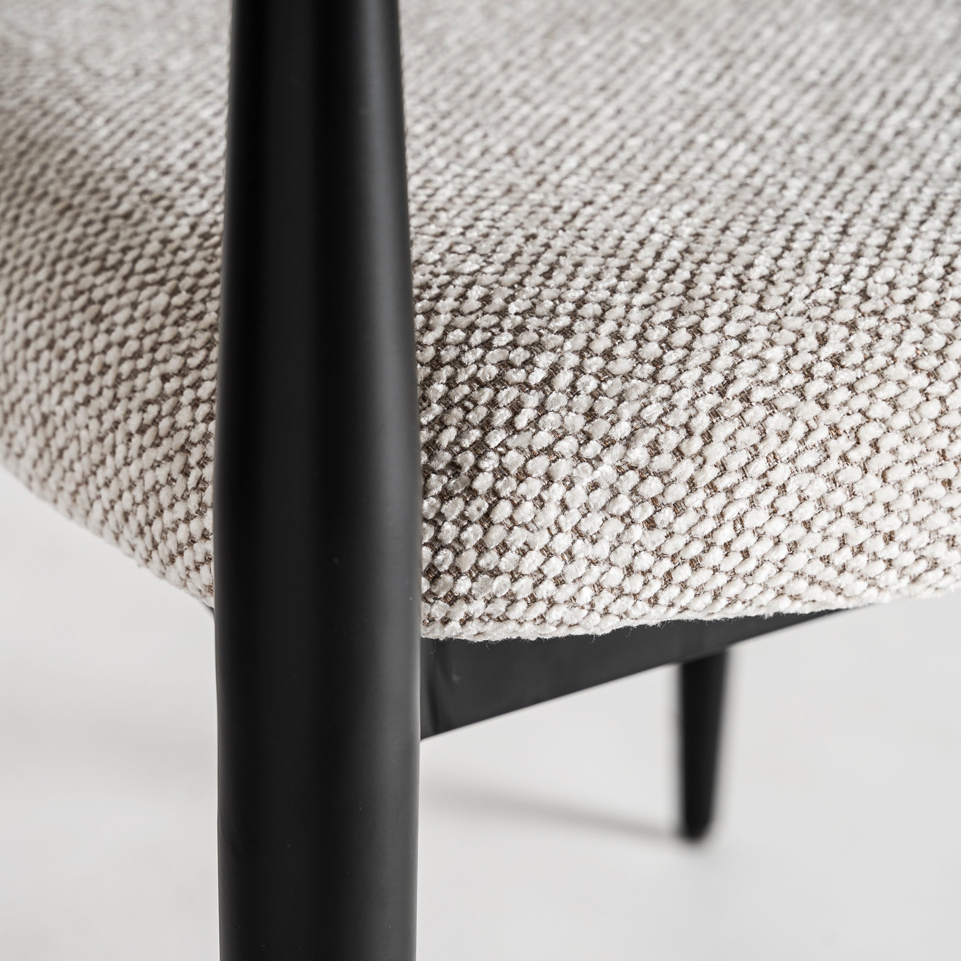 CROSSAC CHAIR